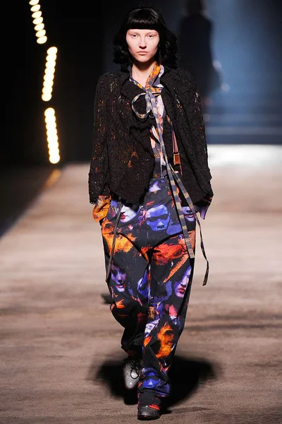 Look 30